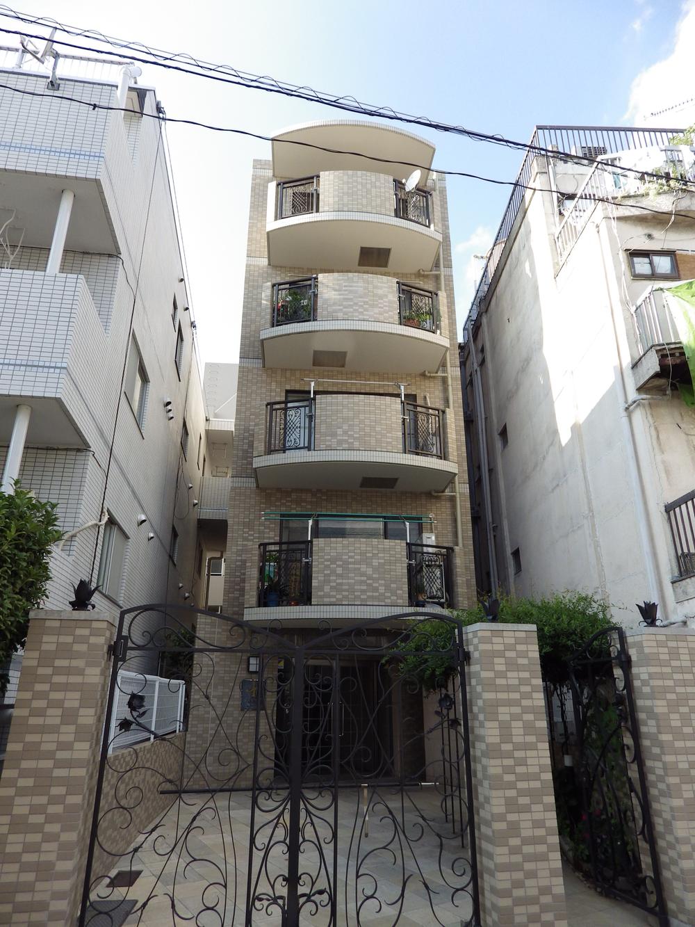 Local appearance photo. Local (08 May 2013) Shooting