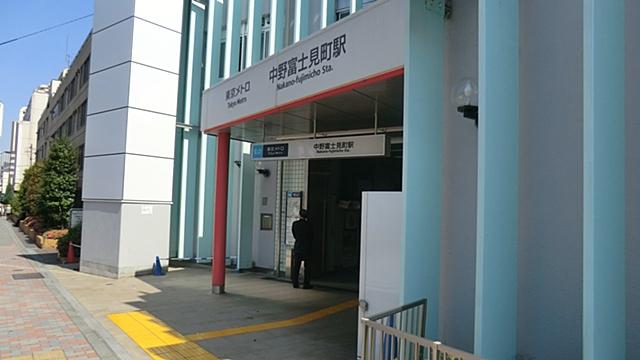 station. Tokyo Metro Marunouchi Line "Nakanofujimicho" 300m to the station