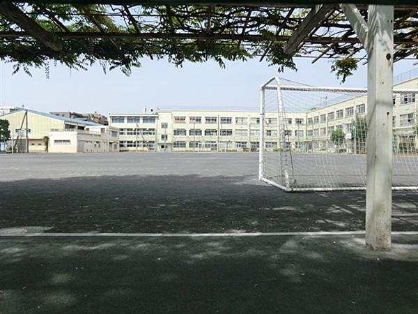 Junior high school. Kitanakano 483m until junior high school