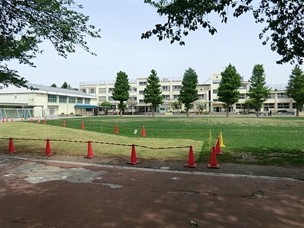 Primary school. Musashidai until elementary school 369m