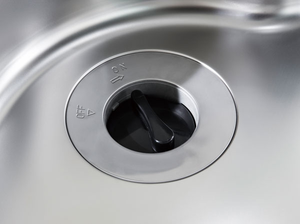 Kitchen.  [disposer] Standard equipped with a disposer of grinding process the garbage out at the time of cooking in the drainage port. A kitchen hygienic, Also it leads to weight loss of garbage.  ※ There are things that can not be part of the process.