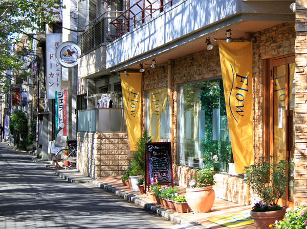 Surrounding environment. Higashi-Nakano Ginza shopping street (about 60m ・ 1-minute walk)