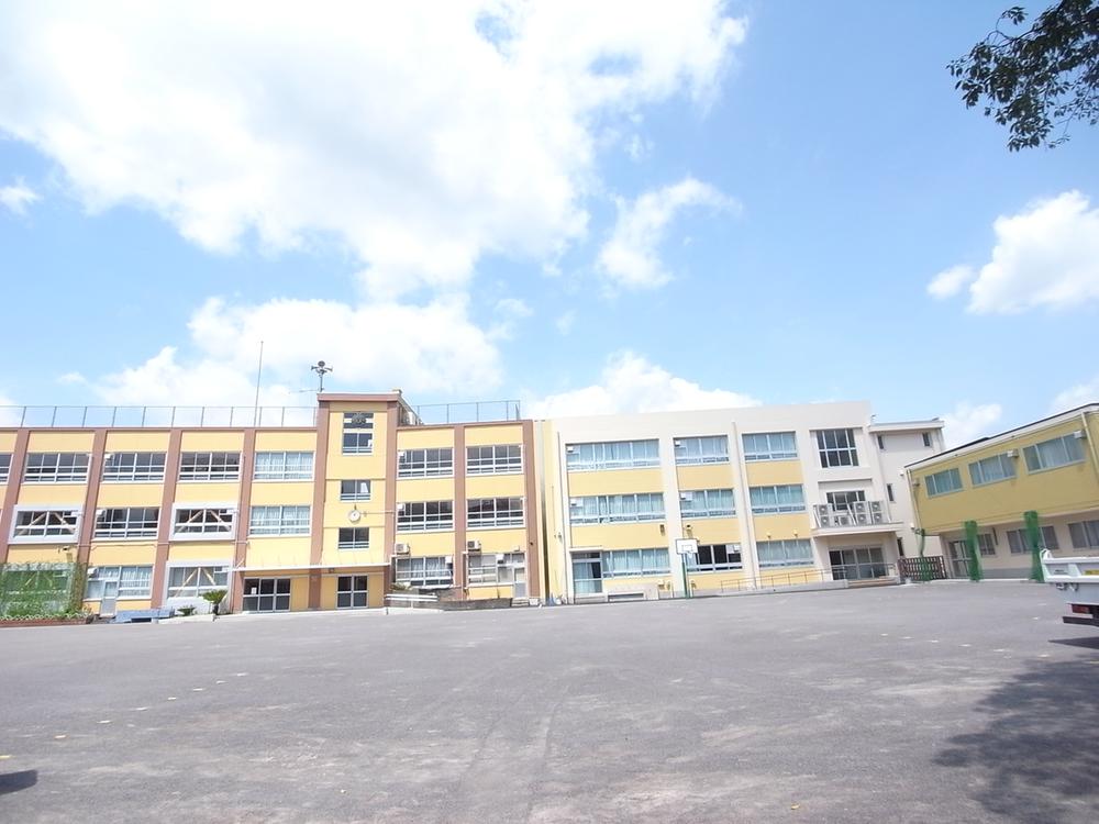 Primary school. Yato until elementary school 200m