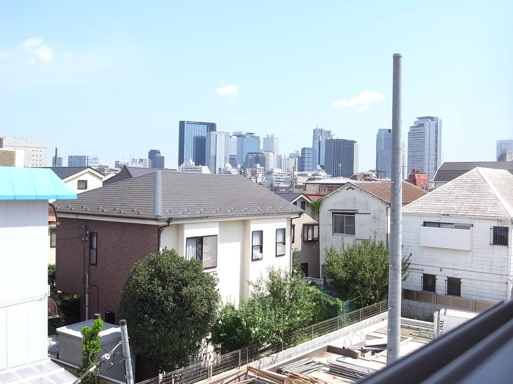 View photos from the dwelling unit. Shinjuku views from the third floor