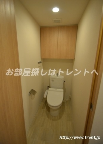 Toilet. Is a reference photograph of the same building 1K.