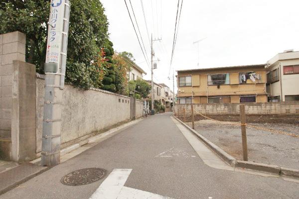 Local photos, including front road. The surrounding environment is a leafy quiet residential area.