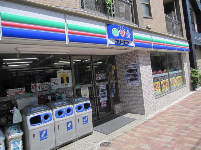 Convenience store. Three F 153m until Nakano Yayoi Machiten (convenience store)