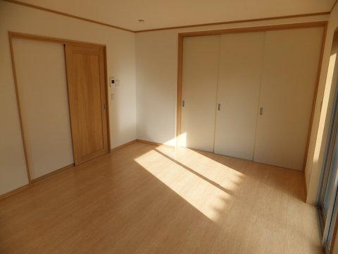 Same specifications photos (living). I closed the door of the living room