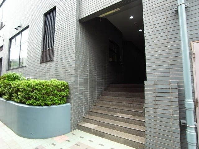 Entrance. System three-necked Gasukitchin