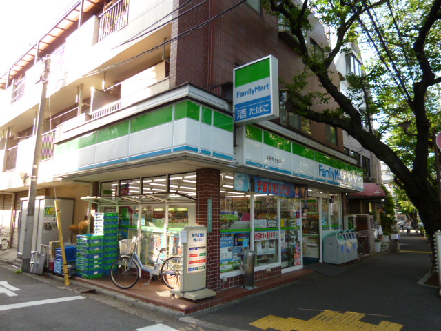 Convenience store. FamilyMart Nakano Matsugaoka store up (convenience store) 425m