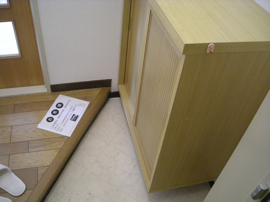 Receipt. Shoe box equipped