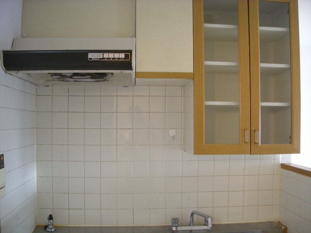 Kitchen. Kitchen upper receiving