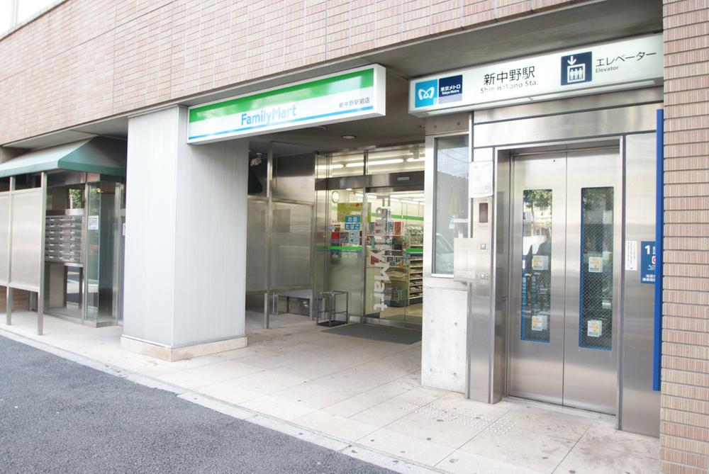 Convenience store. FamilyMart Shin-Nakano until the front of the station shop 254m