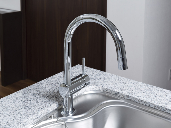 Kitchen.  [Grohe Co. faucet] It combines the easy-to-use functionality and stylish design, Germany ・ It has adopted a Grohe Co. faucet.