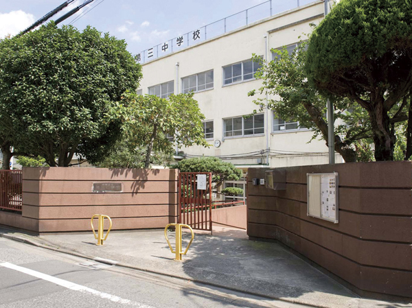 Surrounding environment. The third junior high school (about 850m ・ 11-minute walk)