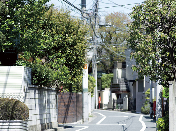 Surrounding environment. Local neighborhood streets (about 260m ・ 4-minute walk)