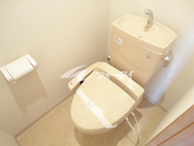 Toilet. Bidet