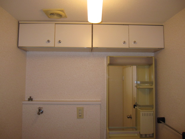 Washroom. It is conveniently located housed on the top ☆