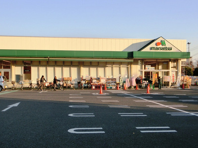 Supermarket. Maruetsu to (super) 210m