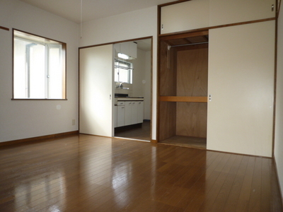 Living and room. Western-style 7 Pledge