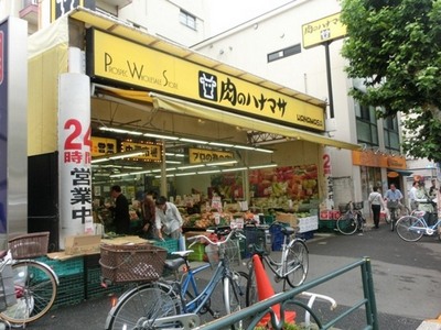 Supermarket. 110m until Hanamasa (super)