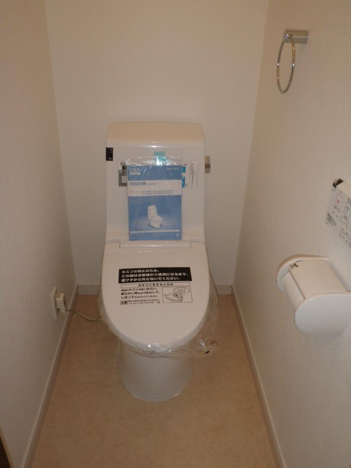 Toilet. Indoor (11 May 2013) Shooting