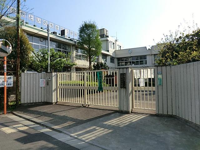 Primary school. 8m to Nakano Ward Kamisaginomiya Elementary School