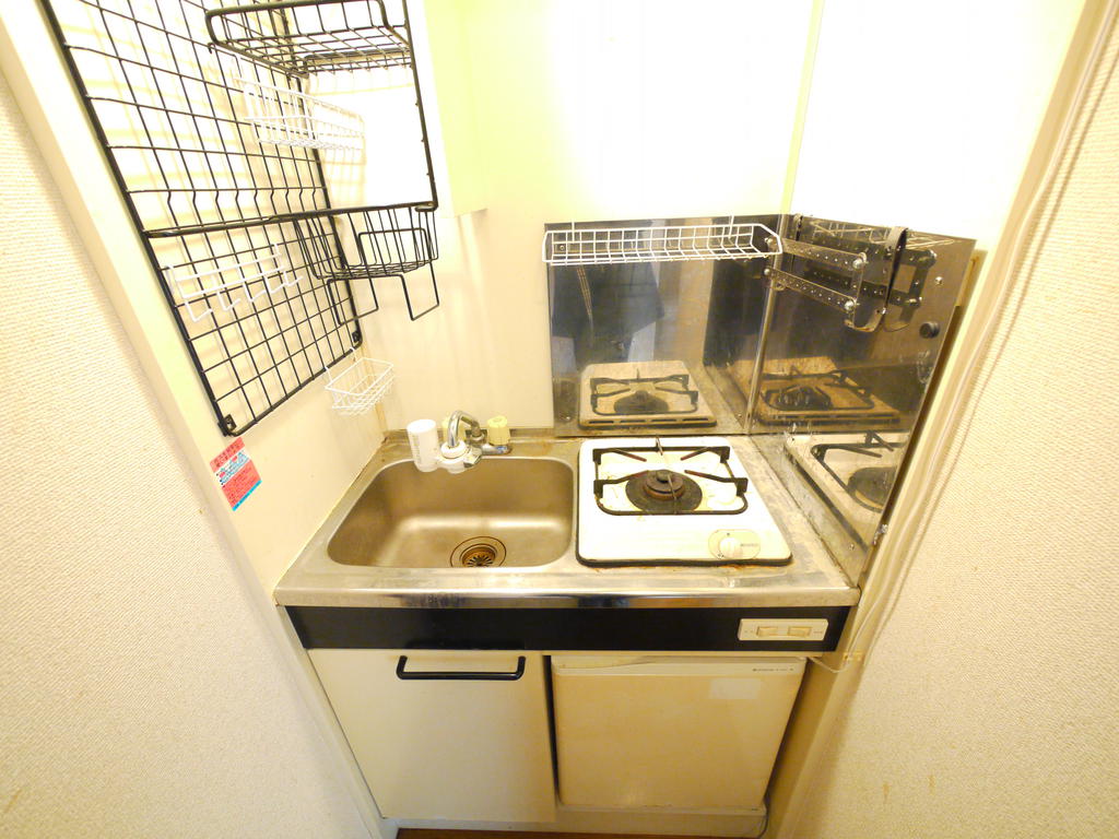 Kitchen. 1 lot gas stoves are equipped