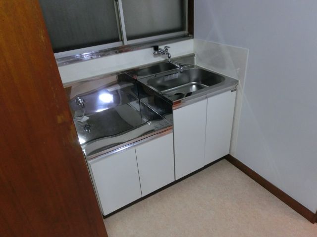 Kitchen. Gasukitchin two-burner is installed possible dishes Easy