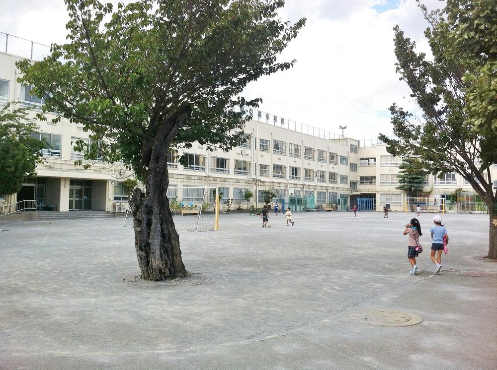 Primary school. 657m until the Forest Elementary School in Nakano ward peace
