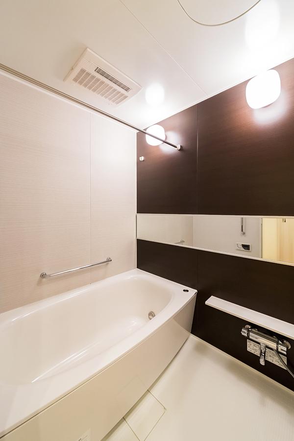 Bathroom. Bathroom dryer with unit bus