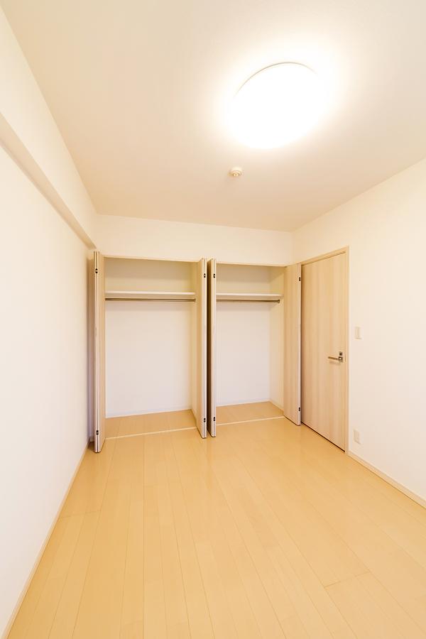 Non-living room. Plenty of storage Western-style 1