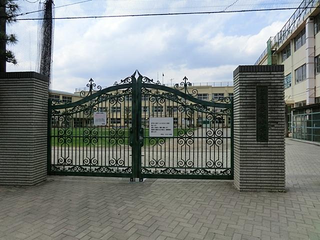 Primary school. Nakano Ward Keimyung to elementary school 1095m