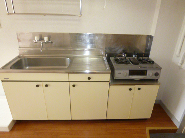 Kitchen. Two-burner gas stove definitive spread kitchen