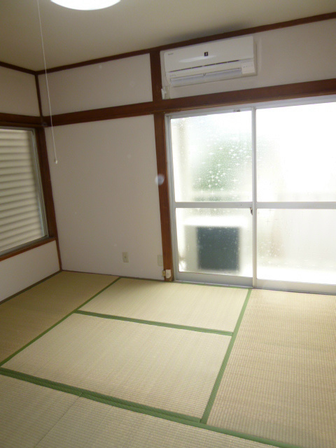 Living and room. It is pleasant is a beautiful tatami nap. 