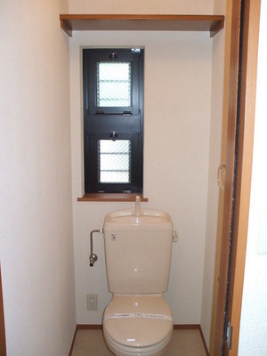 Toilet.  ☆ There is a window in the toilet ☆ Not attached to the photograph with bidet