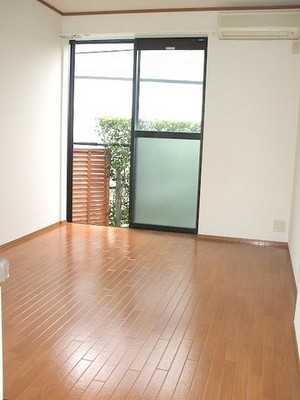 Living and room.  ☆ It is the first floor, but there is a second floor of height per day is also good ☆