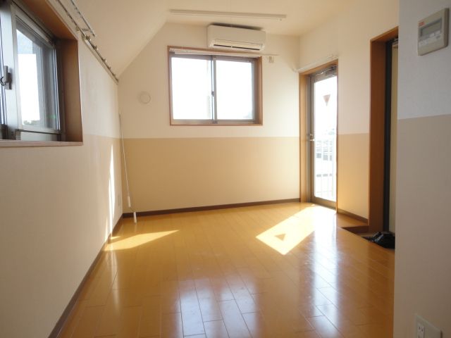 Kitchen. The rooms are recommended popular flooring