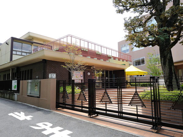 Surrounding environment. Private TakaraSen school kindergarten (a 12-minute walk / About 890m)