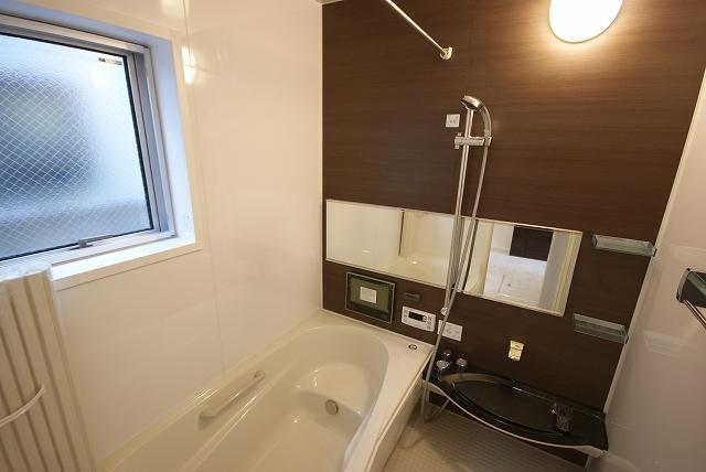Same specifications photo (bathroom). It will be the enforcement example of bathroom. With 12 inches large TV, Foot also Omoikkiri stretch.