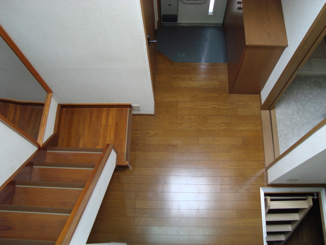 Other room space. Overlooking the kitchen and under-floor storage from loft