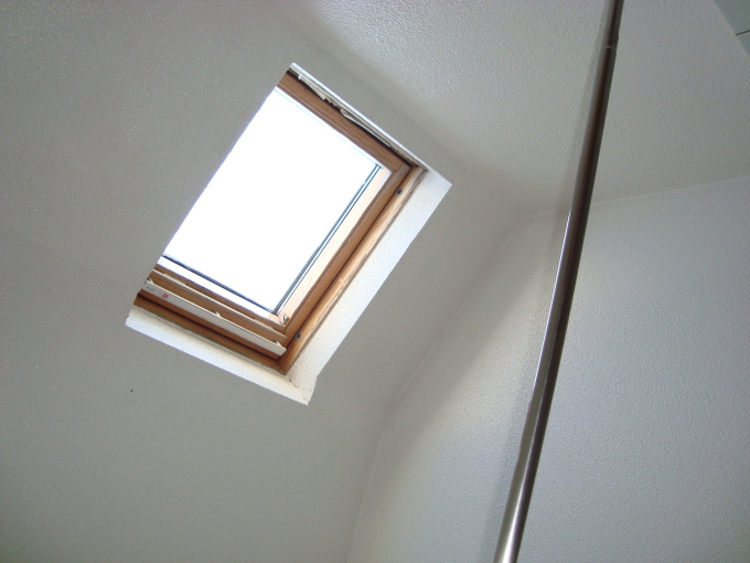 Bath. Bathroom skylight. Bathing while looking up at the sky