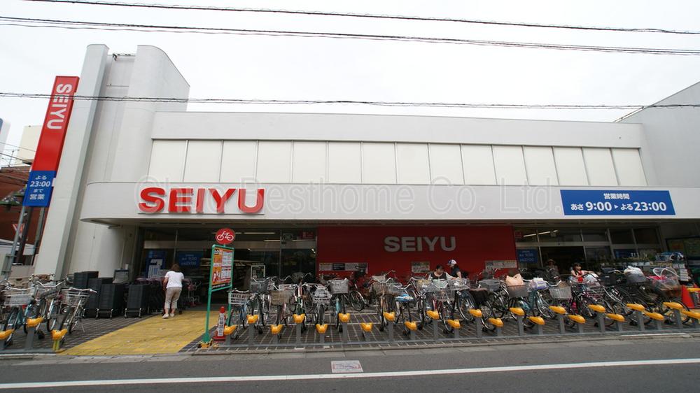 Supermarket. 983m until Seiyu Shimo Igusa shop