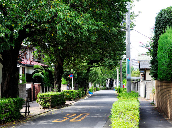 Surrounding environment. Local neighborhood streets (about 100m ・ A 2-minute walk)