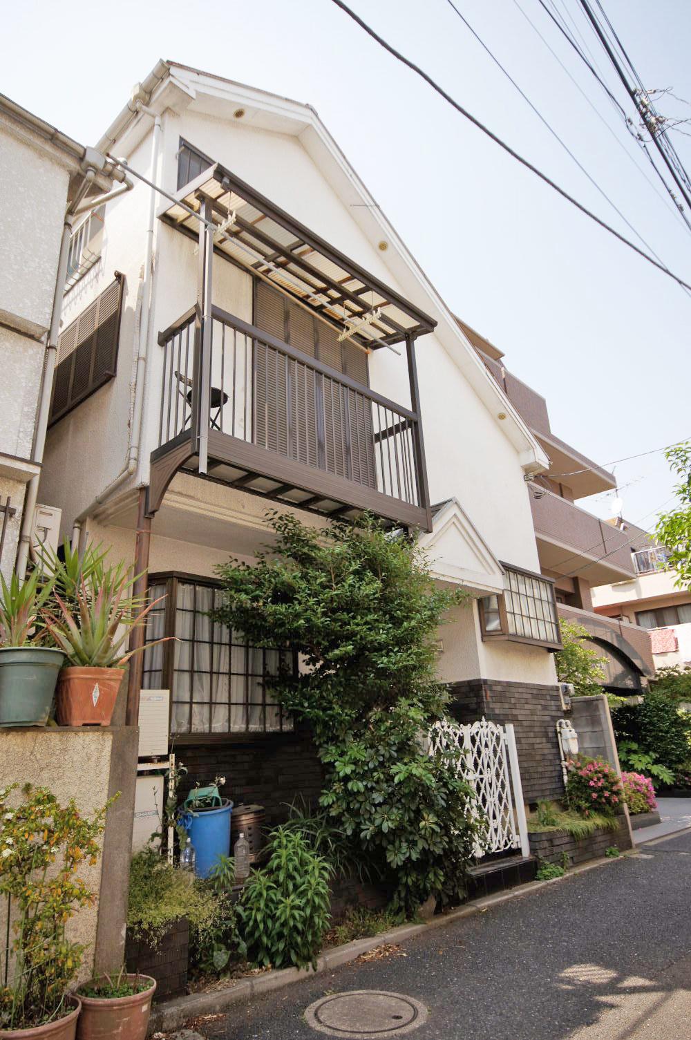 Local appearance photo. Nakano Kamitakada 2-chome, JR Chuo Line "Nakano" station 14 mins, Seibu Shinjuku Line "Araiyakushimae" station walk 5 minutes, Is a great benefit to be able to use the Nakano Station redevelopment has progressed