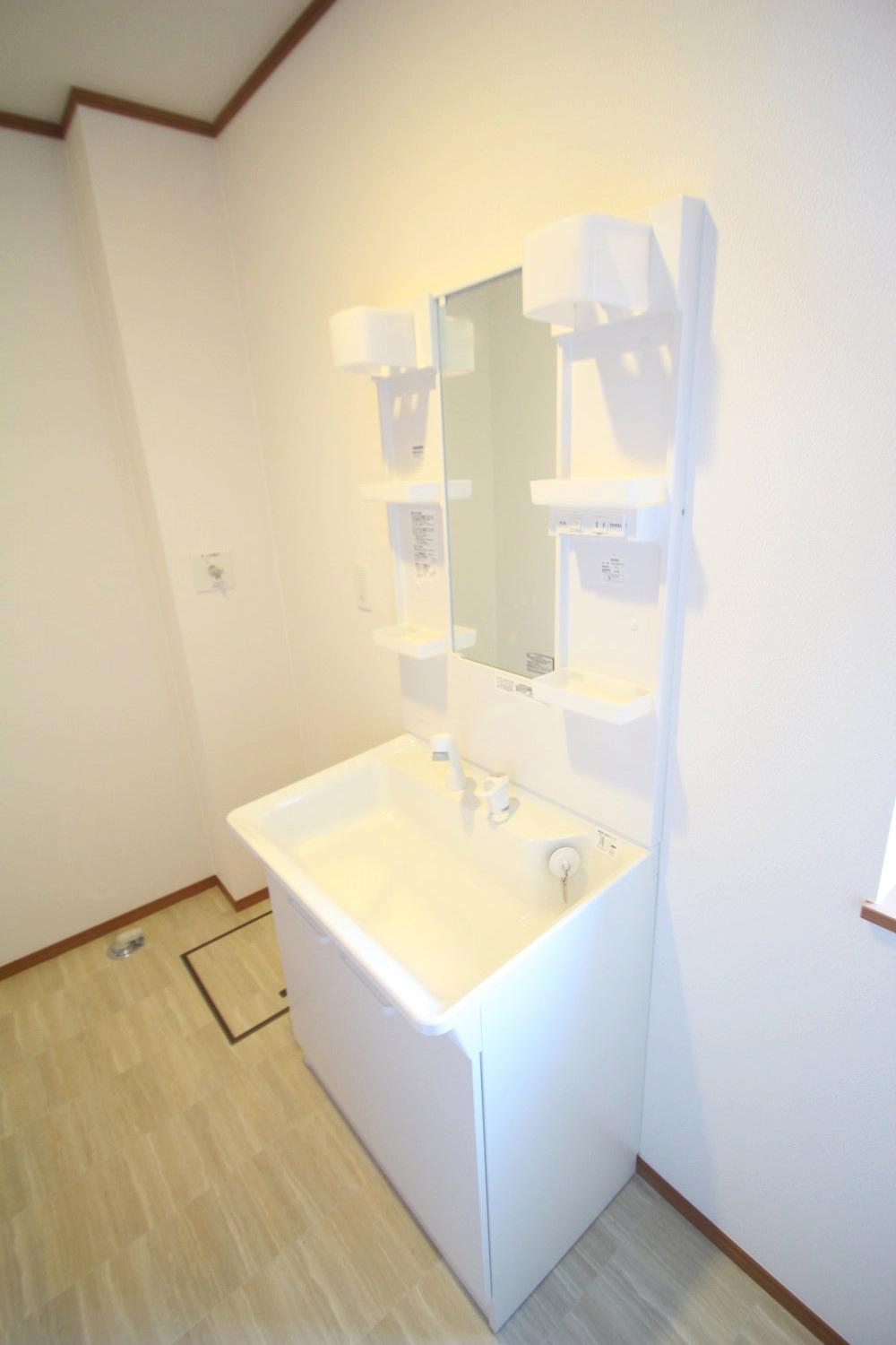 Other introspection. Shampoo is a vanity with a dresser.