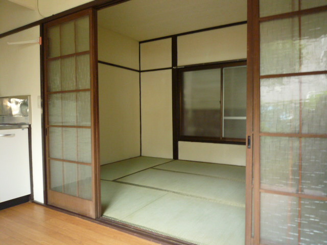 Living and room. 1F Japanese-style room