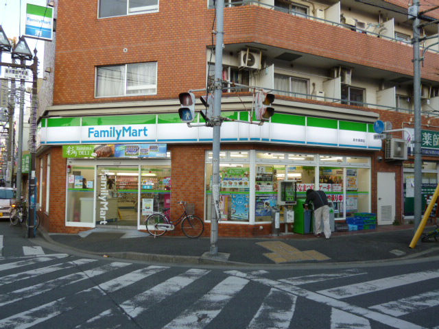 Convenience store. Family Mart Arai Yakushi store up (convenience store) 138m