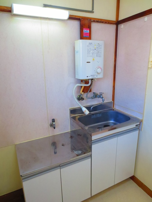 Kitchen. 2 lot gas stoves correspondence ☆ Bright kitchen with a window