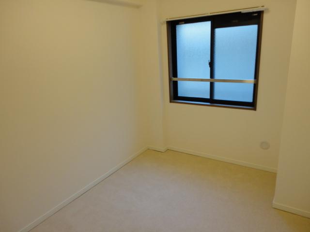 Non-living room. Indoor (12 May 2013) Shooting